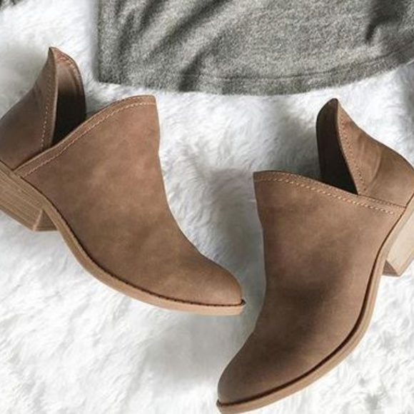 NWT V cut brown ankle booties-11 - Picture 2 of 5